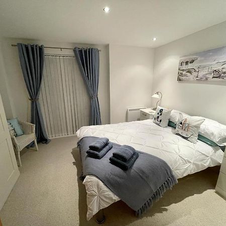 Sea View Apartment At The Beach! Llanelli Esterno foto