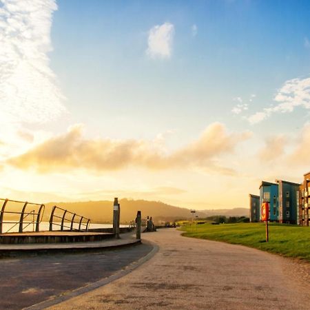 Sea View Apartment At The Beach! Llanelli Esterno foto
