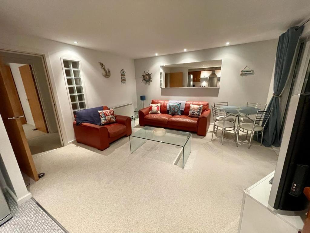 Sea View Apartment At The Beach! Llanelli Esterno foto