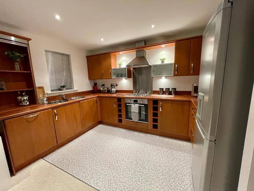 Sea View Apartment At The Beach! Llanelli Esterno foto