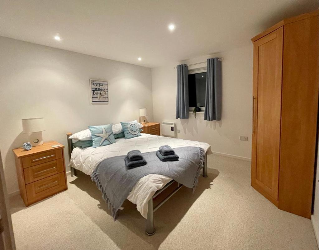 Sea View Apartment At The Beach! Llanelli Esterno foto