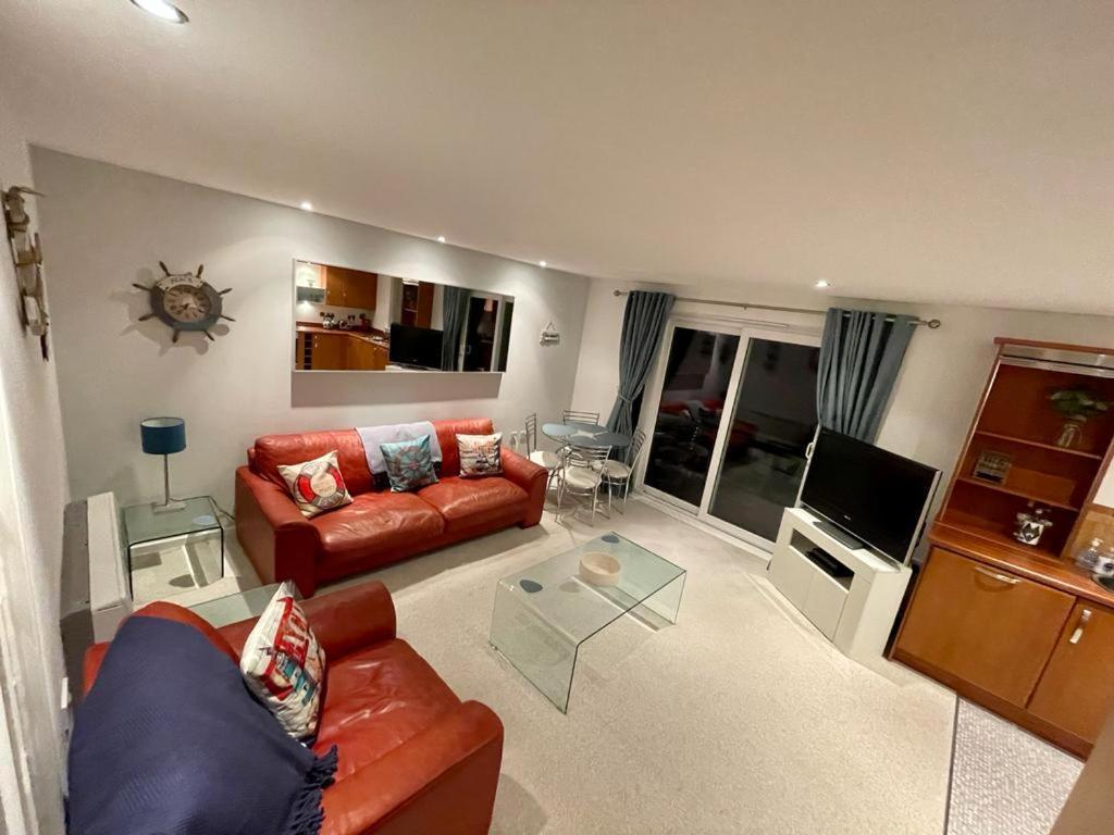Sea View Apartment At The Beach! Llanelli Esterno foto